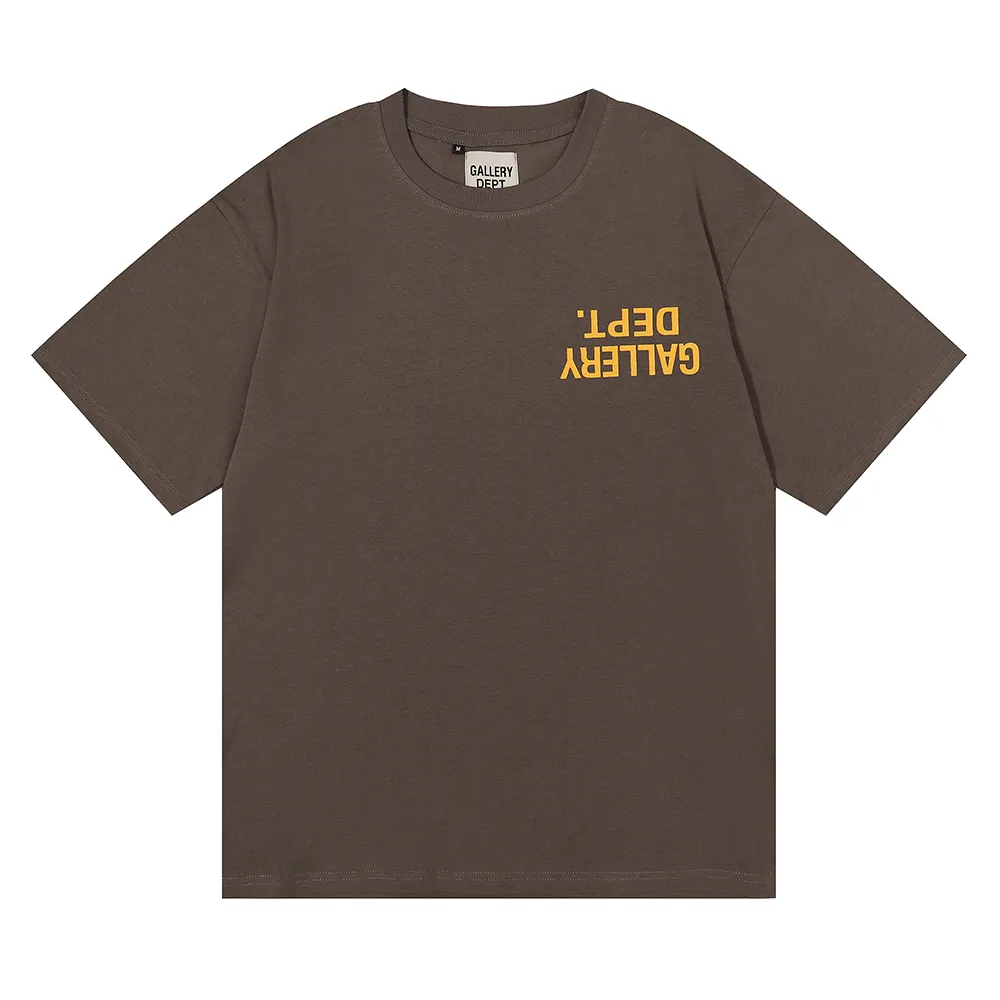 No. 6012, batch 96, Gallery dept inverted logo short-sleeved T-shirt. Selected 230g 32-count smooth double yarn fabric, fine workmanship and excellent quality! The fit is loose and super comfortable to wear, and the size is 2 sizes larger than the normal domestic size.  Color: Brown Black Size: S M L